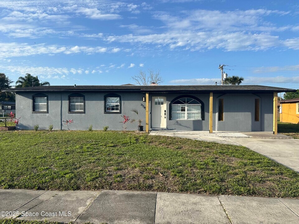 3782 Catalina Dr in Cocoa, FL - Building Photo