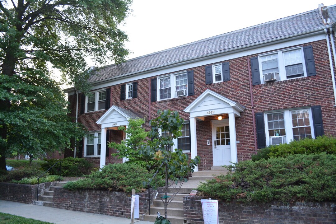 3931 W St NW, Unit #2 in Washington, DC - Building Photo