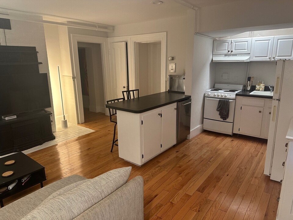 12 Fairfield St, Unit b in Boston, MA - Building Photo