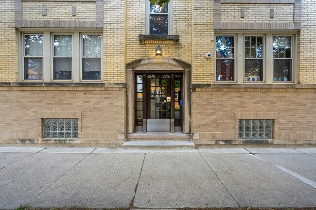 3248 N Linder Ave in Chicago, IL - Building Photo - Building Photo