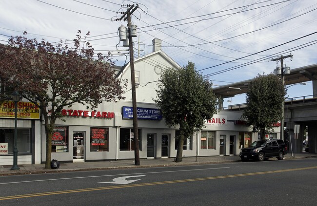 2-10 Merrick Ave in Merrick, NY - Building Photo - Building Photo
