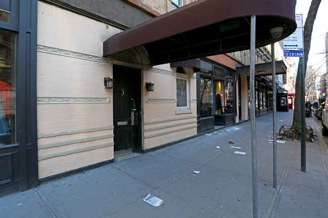 317-321 Bleecker St in New York, NY - Foto de edificio - Building Photo