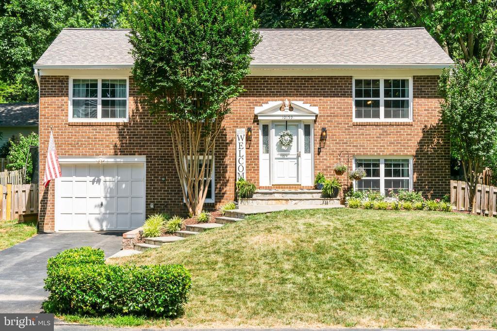 10159 Marshall Pond Rd in Burke, VA - Building Photo