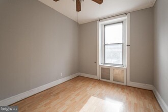 1933 Spring Garden St-Unit -UNIT 2F in Philadelphia, PA - Foto de edificio - Building Photo