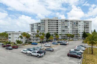 Fifth Moorings Condominium in North Miami Beach, FL - Building Photo - Building Photo