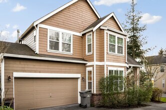 13123 NE 139th Ct in Kirkland, WA - Building Photo - Building Photo