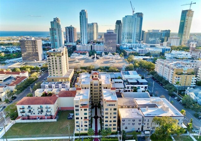 130 4th Ave N in St. Petersburg, FL - Building Photo - Building Photo