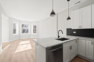 2540 W Cortez St in Chicago, IL - Building Photo - Building Photo