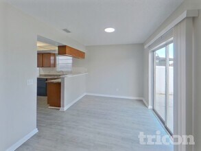 309 Regal Park Dr in Valrico, FL - Foto de edificio - Building Photo