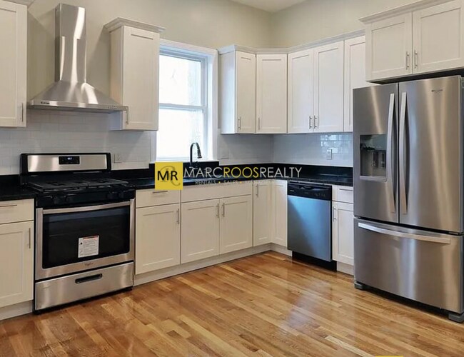 163 Ferry St, Unit 2 in Malden, MA - Foto de edificio - Building Photo