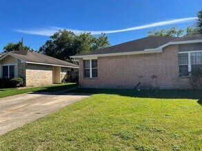 6715 Greenyard Dr in Houston, TX - Building Photo - Building Photo