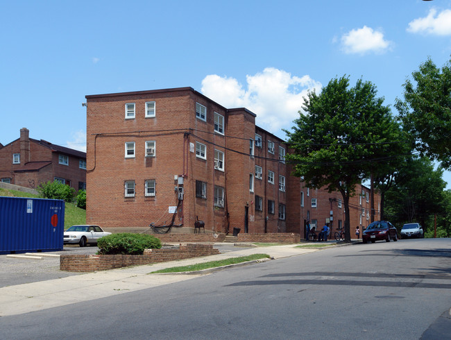 Richardson Dwellings in Washington, DC - Foto de edificio - Building Photo