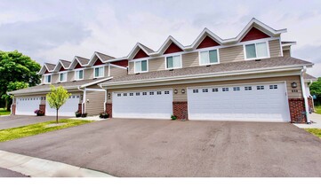 Medina Townhomes in Medina, MN - Foto de edificio - Building Photo