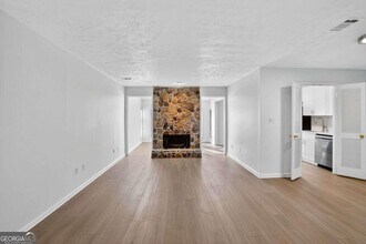 8740 Roswell Rd in Sandy Springs, GA - Building Photo - Building Photo