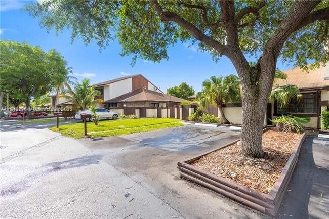 267 NE 201st Terrace in Miami, FL - Building Photo - Building Photo