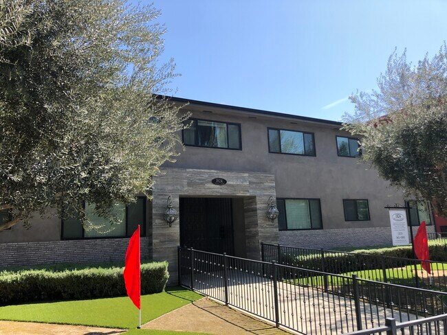 1824 N Gramercy Pl in Los Angeles, CA - Building Photo - Building Photo