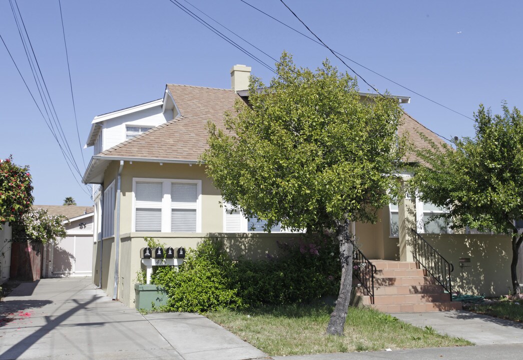 475 Mitchell Dr in San Leandro, CA - Building Photo