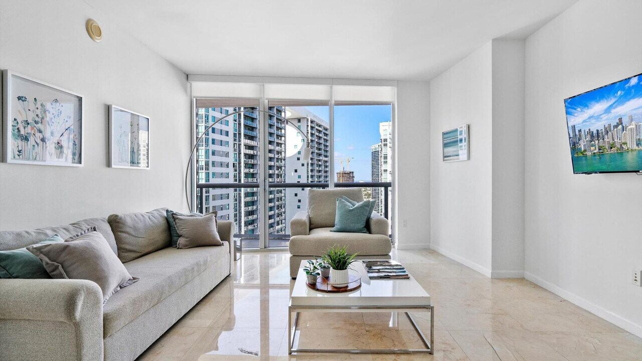 485 Brickell Ave in Miami, FL - Building Photo