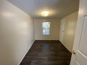 1709 Brown Pl Dr in Greenville, NC - Building Photo - Building Photo