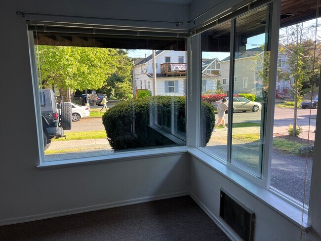 property at 710-712.5-7125 NE 43rd St