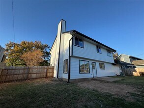 1905 Hollow Tree Blvd in Round Rock, TX - Foto de edificio - Building Photo