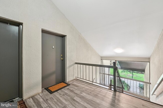 9633 White Acre Rd in Columbia, MD - Building Photo - Building Photo