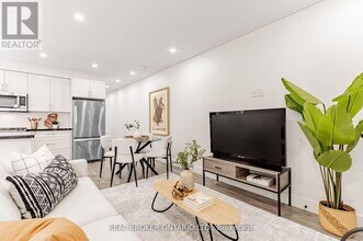 1088 Avenue Rd in Toronto, ON - Building Photo - Building Photo