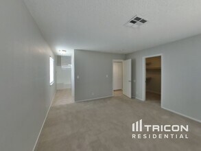 5848 Goodsprings Ct in Las Vegas, NV - Foto de edificio - Building Photo