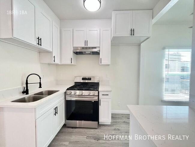 404 N Coronado St in Los Angeles, CA - Building Photo - Building Photo