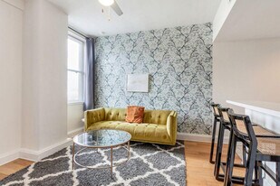 925 Common St in New Orleans, LA - Building Photo