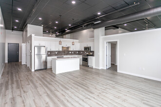 Shriver Square - Lavish Living in Sioux Falls, SD - Building Photo - Interior Photo