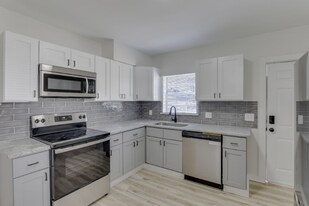 1359 Kent St in Columbus, OH - Building Photo