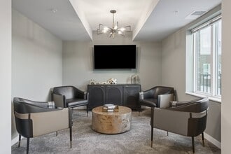 Callisto Commons in Fridley, MN - Foto de edificio - Building Photo