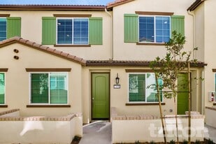 24658 Amor Ct, Unit 4D in Wildomar, CA - Building Photo