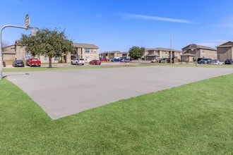 409 Riverhill Loop in Laredo, TX - Building Photo - Building Photo