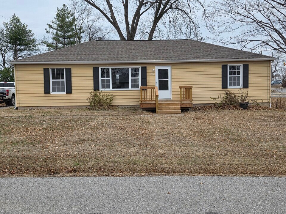 102 Atlantic St in O'Fallon, IL - Building Photo