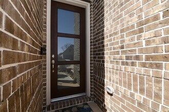 1947 Waters Branch Dr in Sienna, TX - Foto de edificio - Building Photo
