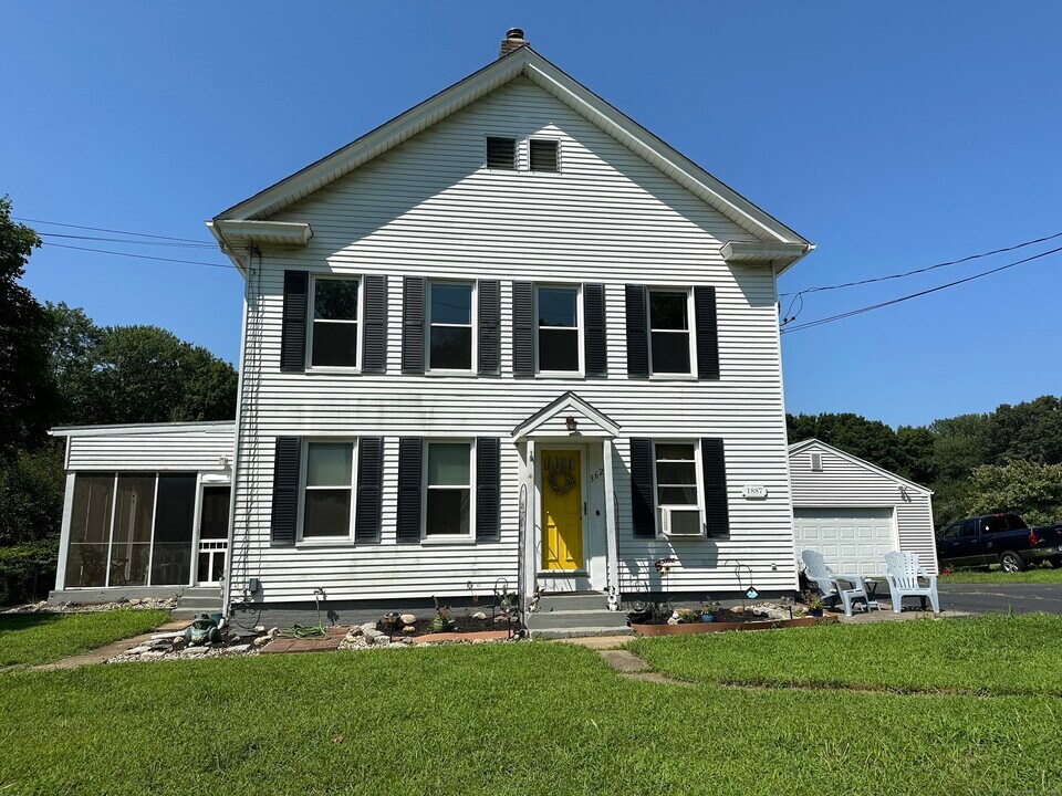 362 Vernon St in Manchester, CT - Foto de edificio