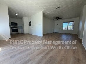 6222 W Poly Webb Rd in Arlington, TX - Building Photo - Building Photo