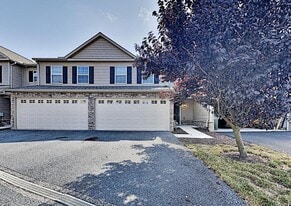 125 Surrey Ct in Mechanicsburg, PA - Building Photo