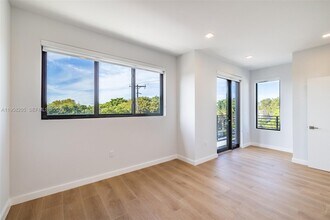 1376 SW 4th St in Miami, FL - Building Photo - Building Photo