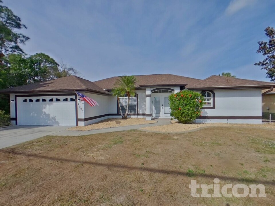 4090 W Price Blvd in North Port, FL - Building Photo