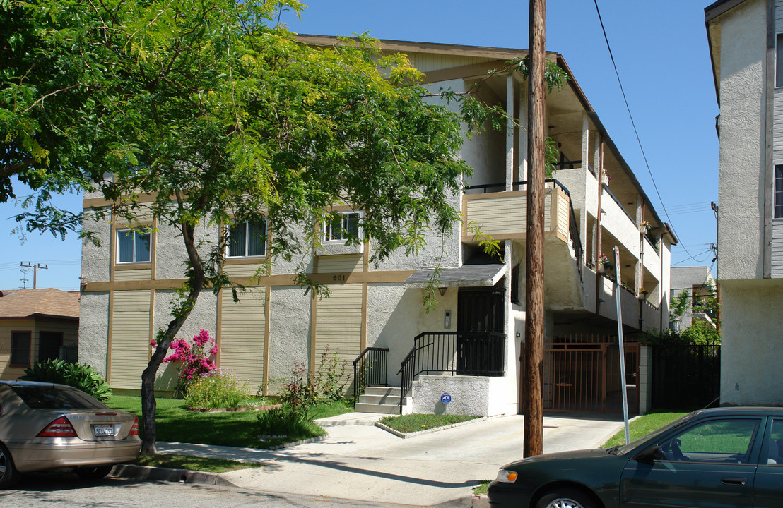 601 Salem St in Glendale, CA - Building Photo