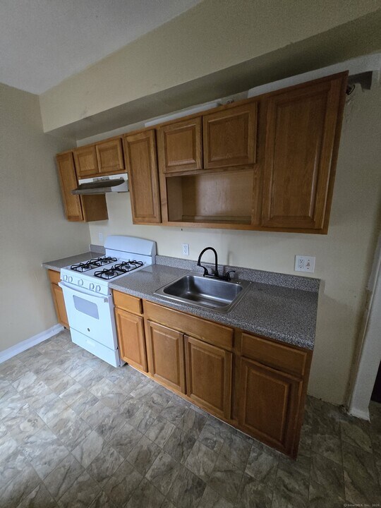 114 Hurlburt St in New Haven, CT - Building Photo