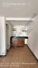 9718 N Nebraska Ave, Unit 8 in Tampa, FL - Foto de edificio - Building Photo