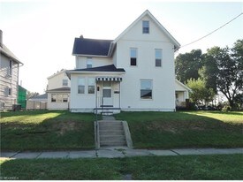 1364 Garfield Ave SW in Canton, OH - Building Photo