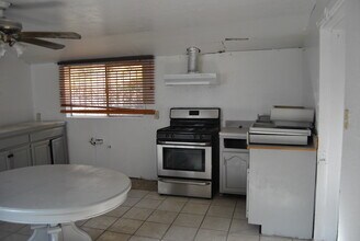 6389 Salas Ln in El Paso, TX - Building Photo - Building Photo