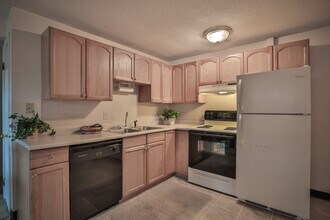 Hudson Gardens in Hudson, NH - Building Photo - Interior Photo