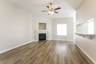 5813 Grand Heritage St in Las Vegas, NV - Foto de edificio - Building Photo