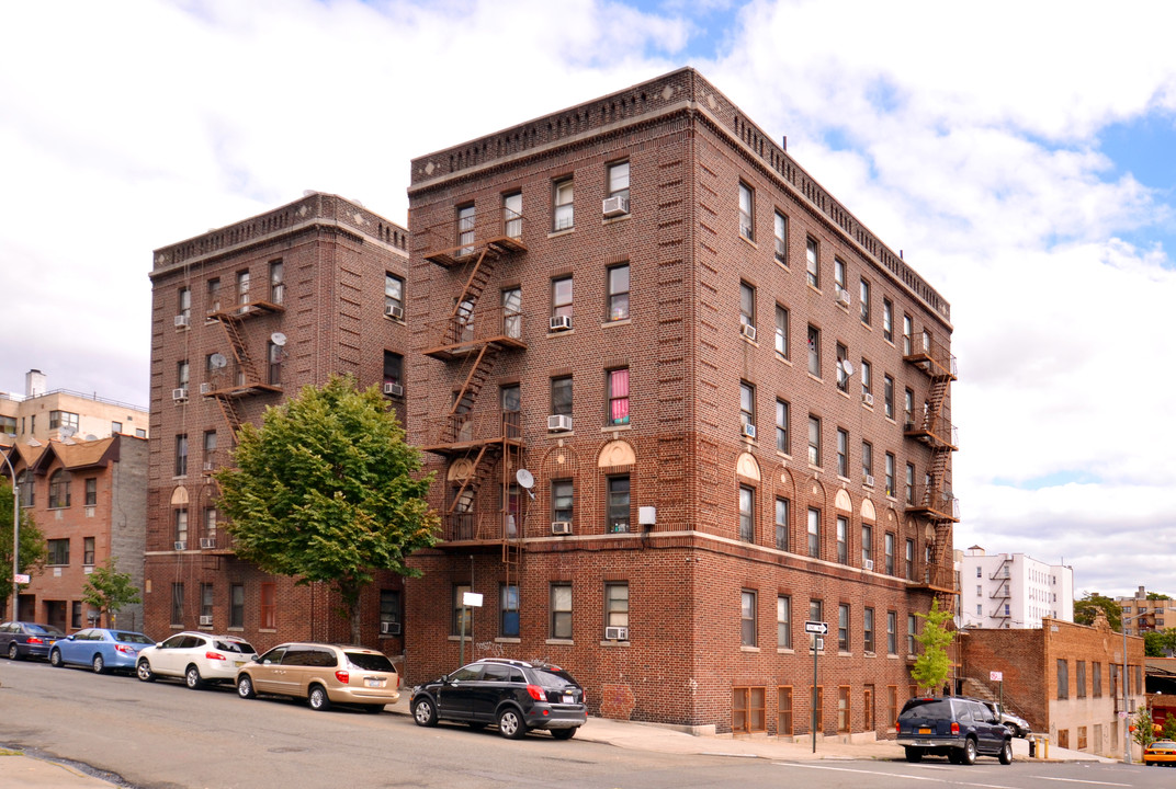 2170 Davidson Ave in Bronx, NY - Building Photo